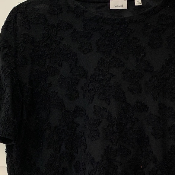 Black top with floral velvet details - Picture 2 of 3